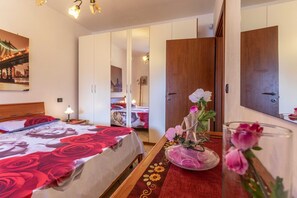 2 室のベッドルーム、アイロン / アイロン台