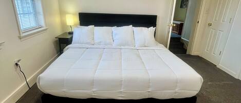 2 makuuhuonetta, silitysrauta/-lauta, ilmainen Wi-Fi, vuodevaatteet