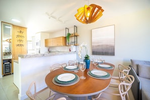 Deluxe House, 4 Bedrooms, Air conditioning | Dining