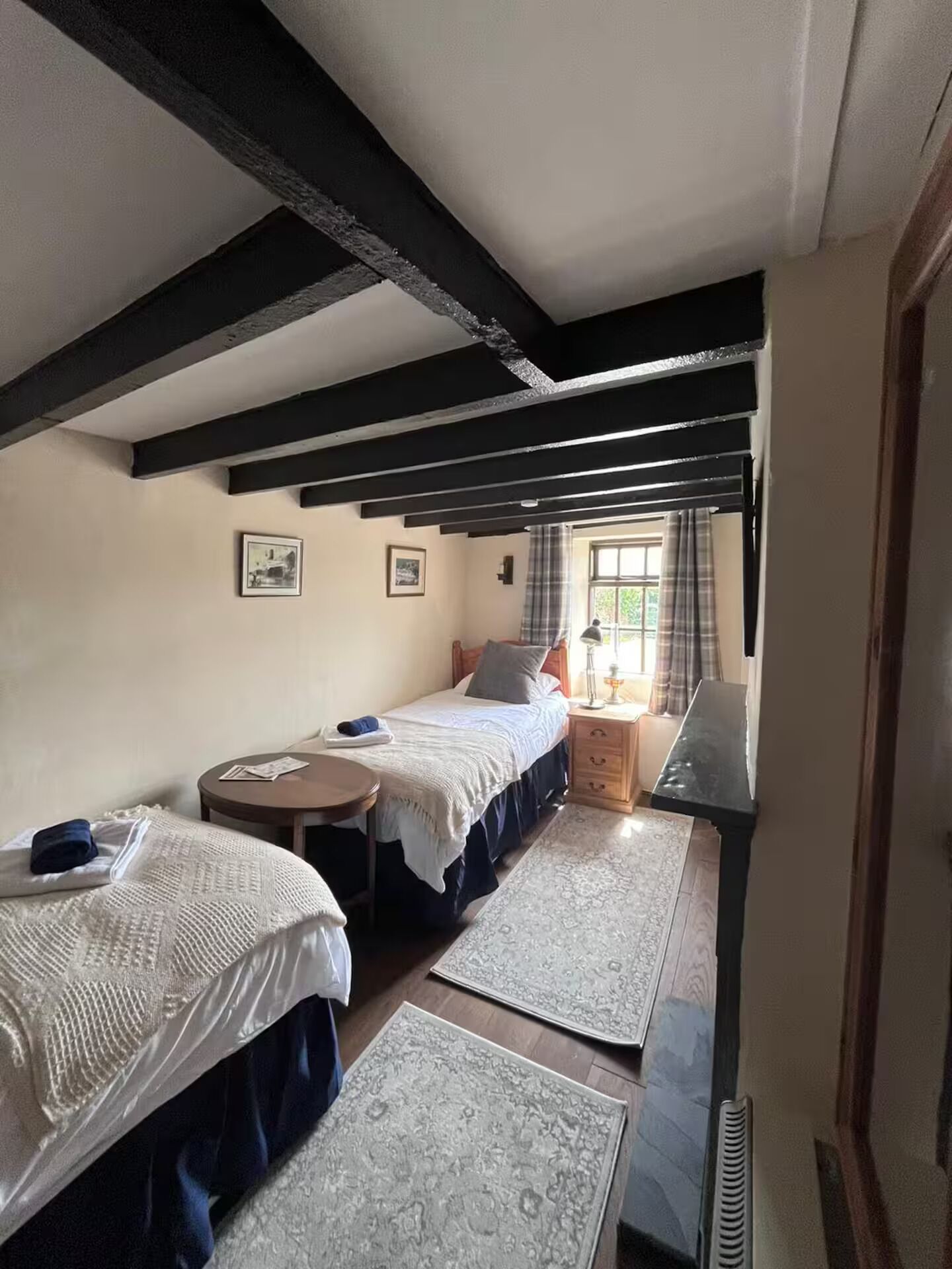 3 chambres, fer et planche à repasser, Wi-Fi, draps fournis