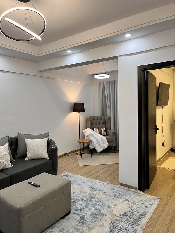 Smart TV - Chic 1-bedroom apartment with Rooftop pool in vibrant Nairobi (Nairobi)