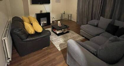 3 Bedrooms - 6 Guests - Parking - Fireplace - Bbq