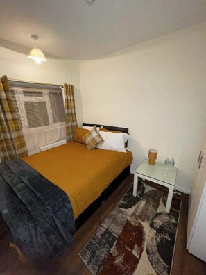 3 chambres, fer et planche à repasser, Wi-Fi gratuit, draps fournis