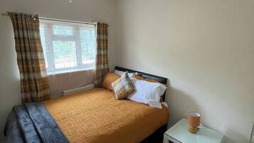 House | 3 bedrooms, iron/ironing board, free WiFi, bed sheets