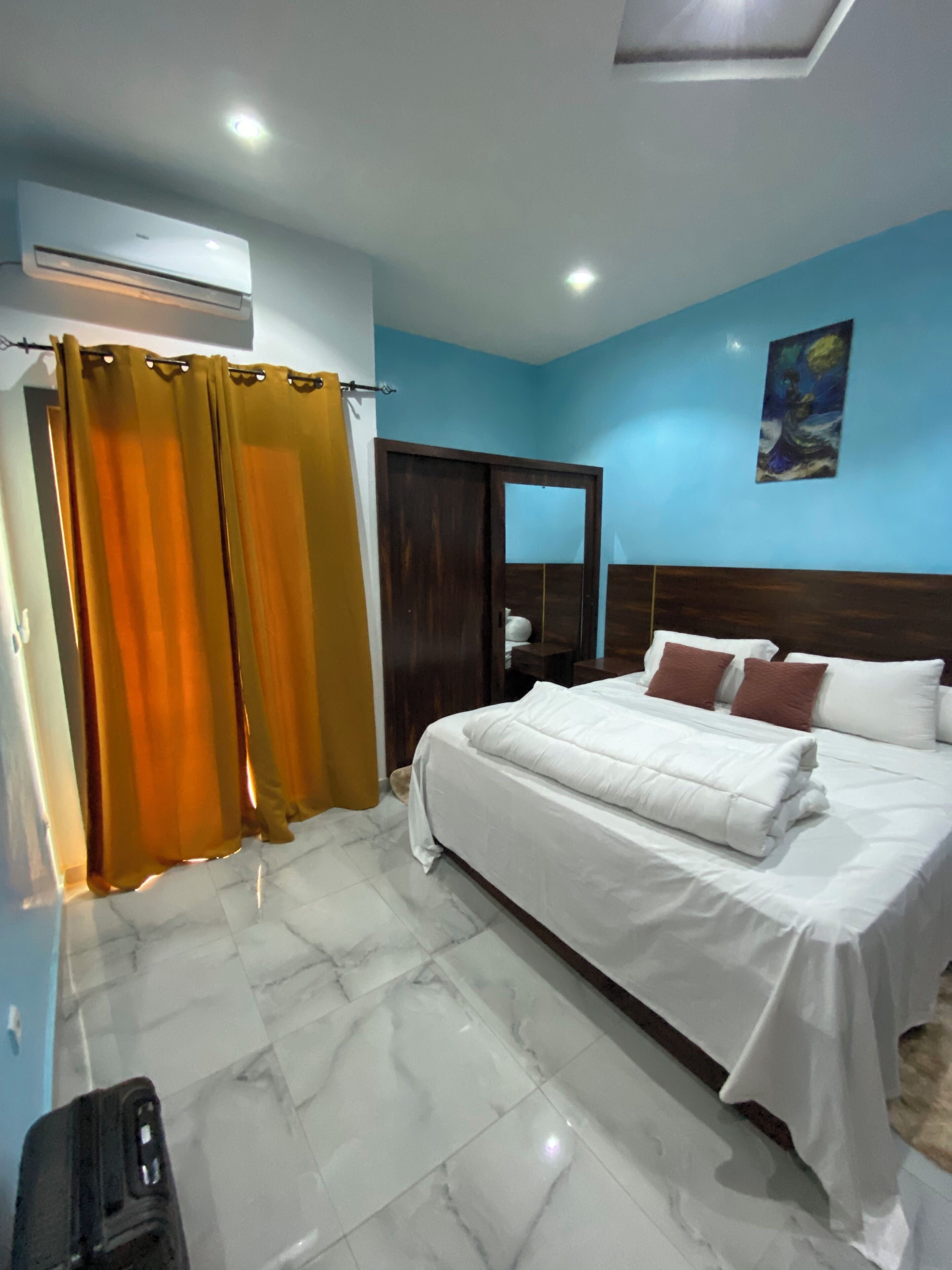 4 多间卧室、办公桌、熨斗/熨衣板、免费 WiFi