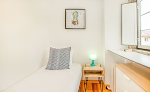 Appartement, 2 chambres, non-fumeurs, coin cuisine | 2 chambres, fer et planche à repasser, Wi-Fi gratuit, draps fournis