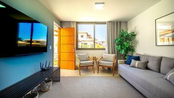 Deluxe House, 4 Bedrooms, Air conditioning | Living area