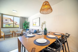 Deluxe House, 4 Bedrooms, Air conditioning | Dining