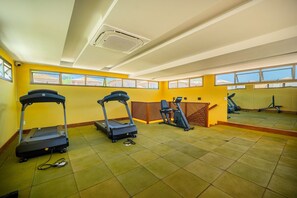Casa Deluxe, 4 habitaciones, aire acondicionado | Sala de fitness