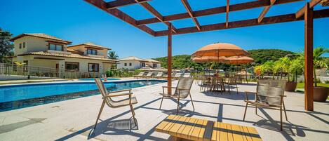 Deluxe House, 4 Bedrooms, Air conditioning | Pool | Outdoor pool, open 9:00 AM to 9:00 PM, pool umbrellas, sun loungers