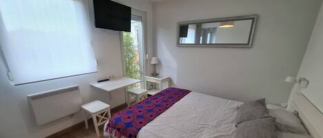 1 habitación, wifi y ropa de cama