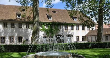 Welcome to our home! Detached studio in the heart of Rixheim with parking.