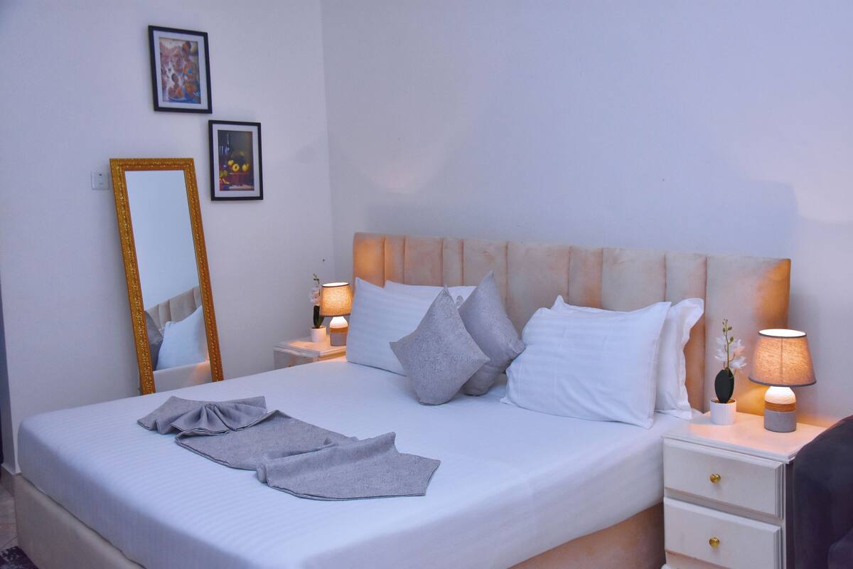 In-room safe, desk, laptop workspace, iron/ironing board