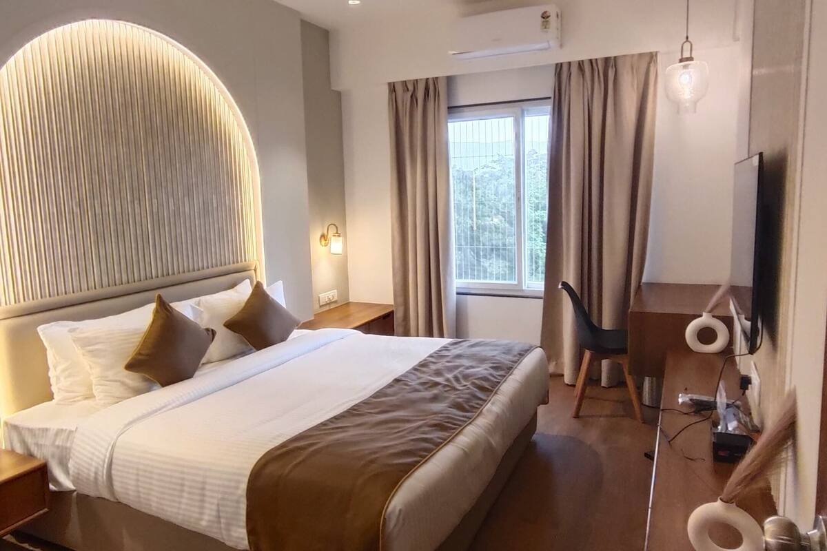 1 bedroom, soundproofing, iron/ironing board, bed sheets