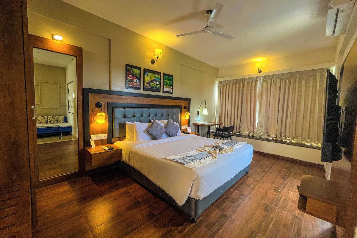 1 bedroom, soundproofing, iron/ironing board, bed sheets