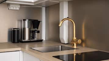 Apartamento, vistas al patio | Café o cafetera
