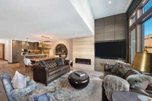 Smart TV, fireplace, stereo
