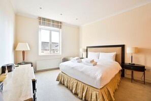 2 bedrooms, iron/ironing board, internet, bed sheets