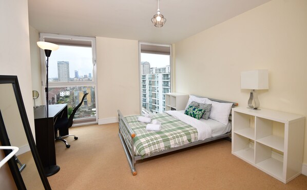 2 bedrooms, WiFi, bed sheets - Comfortable 2 bedroom flat with a great view near Canary Wharf (London)
