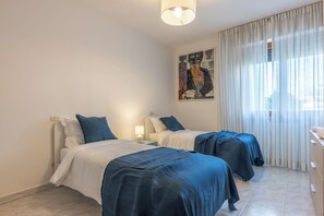 3 chambres, fer et planche à repasser, Wi-Fi gratuit, draps fournis