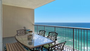 Kondominium, Beberapa Tempat Tidur, balkon, pemandangan samudra (Palazzo 806) | Tempat makan outdoor