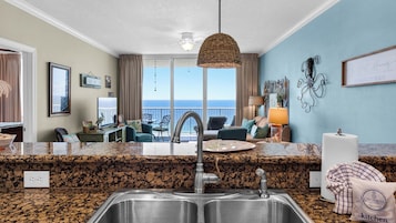 Condo, Multiple Beds, Balcony, Ocean View (Palazzo 806) | Interior