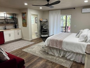 5 bedrooms, desk, free WiFi, bed sheets