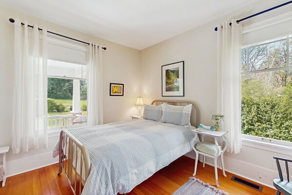 2 chambres, fer et planche à repasser, accès à Internet, literie fournie