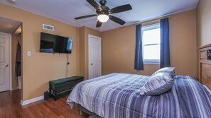 2 bedrooms, desk, free WiFi, bed sheets