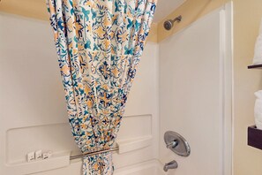 Hair dryer, towels - Oceanfront studio with pool, hot tub, private balcony & central AC (Myrtle Beach)