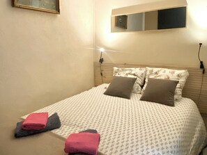 1 chambre, fer et planche à repasser, Wi-Fi, draps fournis