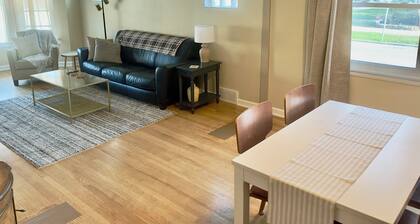 Charming 2-bedroom residence in Jefferson Park, Chicago!