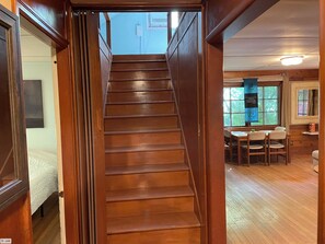 3 habitaciones, tabla de planchar con plancha, wifi y ropa de cama 