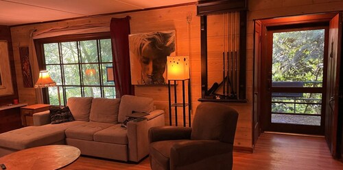 Charming 3-bedroom house surrounded by old-growth forest, Portland