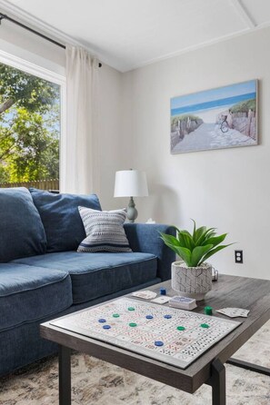 Smart TV, fireplace