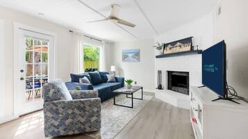 Smart TV, fireplace