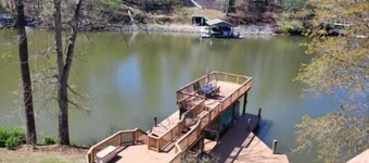 Private pool and hot tub, paddleboard, ping pong