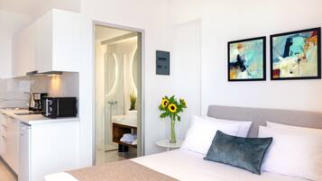 Iron/ironing board, free WiFi, bed sheets