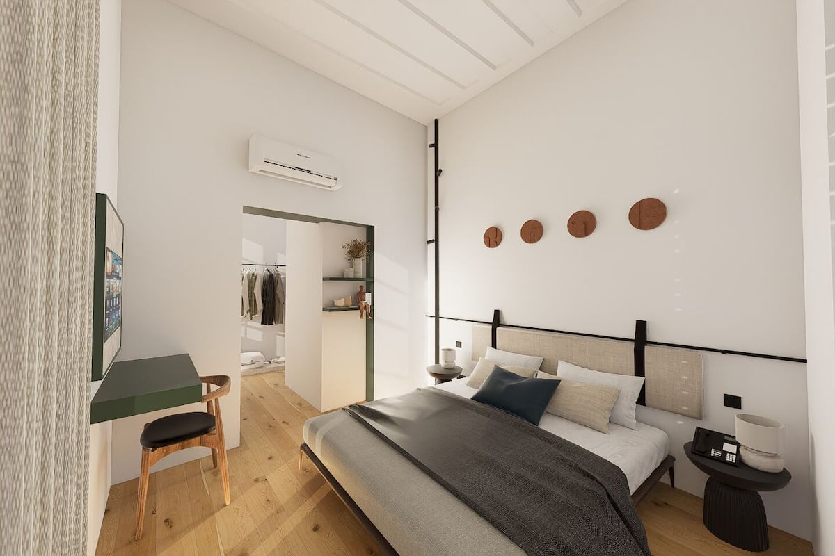 Hypo-allergenic bedding, minibar, in-room safe, soundproofing