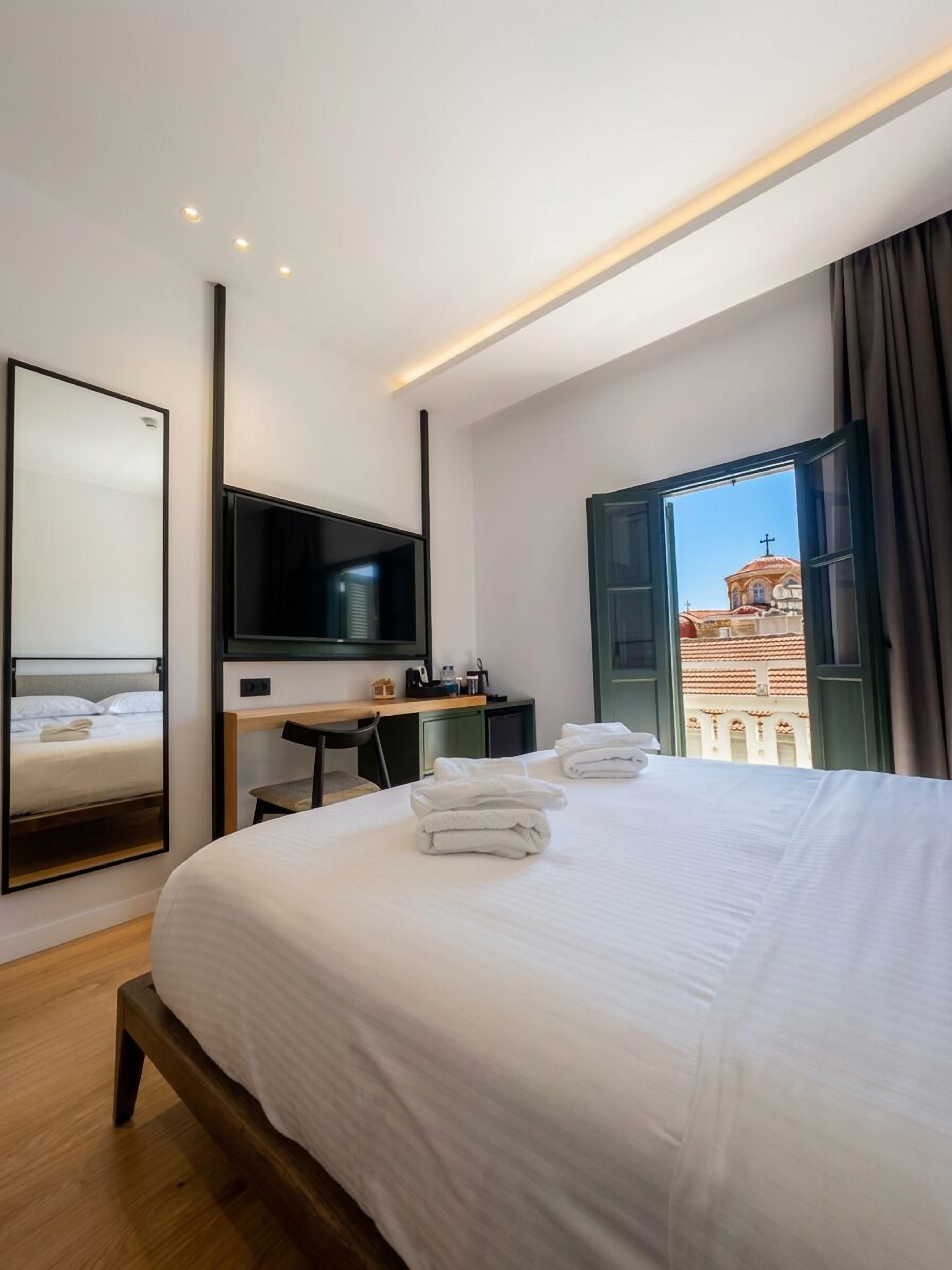 Superior Studio Suite, Balcony, City View | Hypo-allergenic bedding, minibar, in-room safe, soundproofing