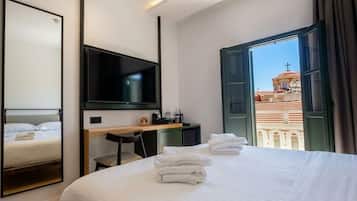 Suite Studio Supérieure, balcon, vue ville | Literie hypoallergénique, minibar, coffres-forts dans les chambres