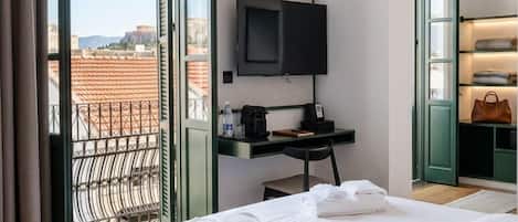 Junior Studio Suite, Balcony, City View | Hypo-allergenic bedding, minibar, in-room safe, soundproofing