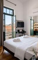 Suíte estúdio júnior, sacada, vista para a cidade | Roupas de cama antialérgicas, frigobar, cofres nos quartos