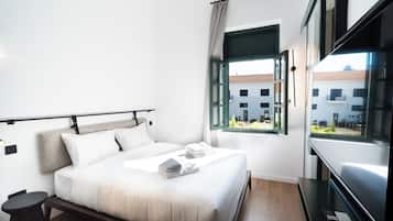 Deluxe tweepersoonskamer | Hypoallergeen beddengoed, een minibar, een kluis op de kamer