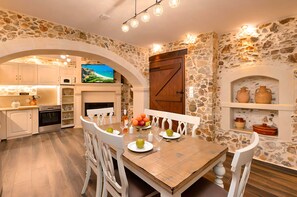 Dining - Petralis Luxury Villa Pool & Jaccuzzi (Rethymnon)