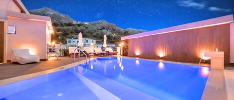 حمّام سباحة خارجي