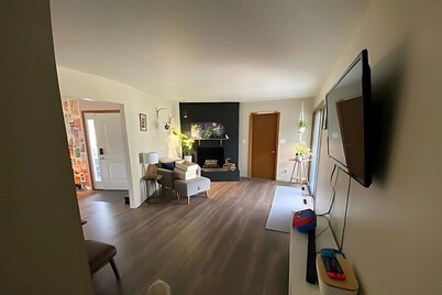 3 BD 2 BTH 1.7 mi From Wittman