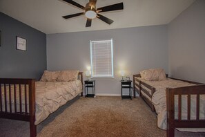 3 bedrooms, iron/ironing board, WiFi, bed sheets - New Cozy 3 Bedrooms 2 Bath House 4 Beds Sleeps 8 (Kansas City)