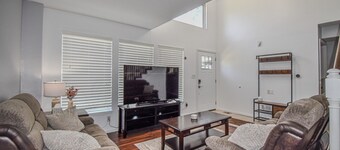 New Cozy 3 Bedrooms 2 Bath House 4 Beds Sleeps 8