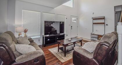 New Cozy 3 Bedrooms 2 Bath House 4 Beds Sleeps 8